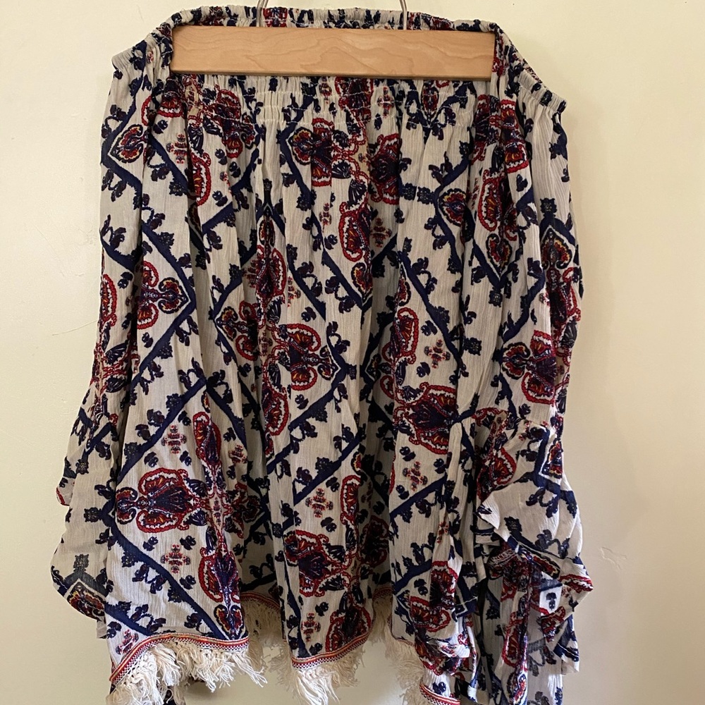 Off the shoulder bandana print bell sleeve top